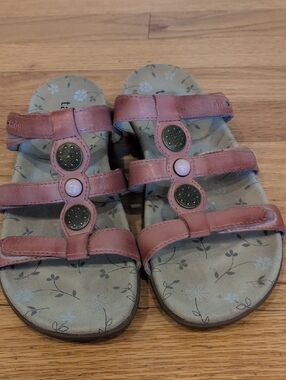 Taos Strappy Sandals - Comfort Footbed W9